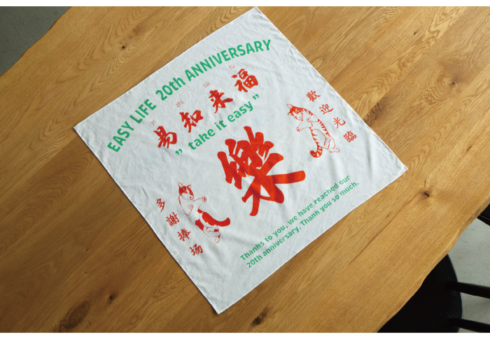 数量限定のノベルティ クラッシュのオリジナルバンダナ