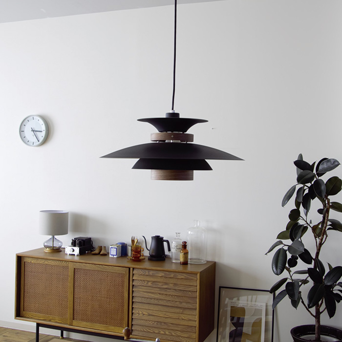 メルチェロペンダントランプのある北欧テイストの部屋