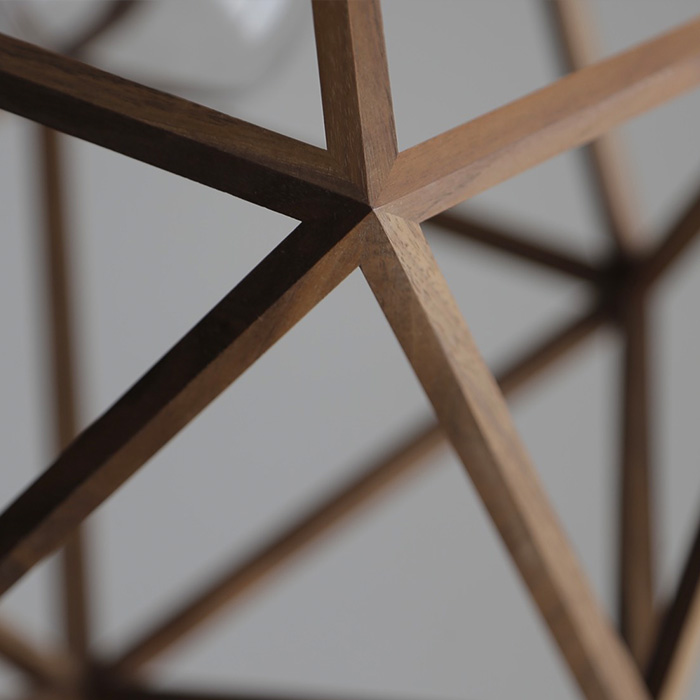 コンフェッティ テーブルランプ（ライト）接写　日本の職人が丁寧に作った、芸術品のような美しさが魅力。