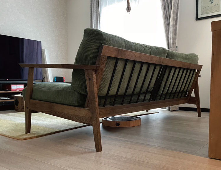 オーカーソファの写真