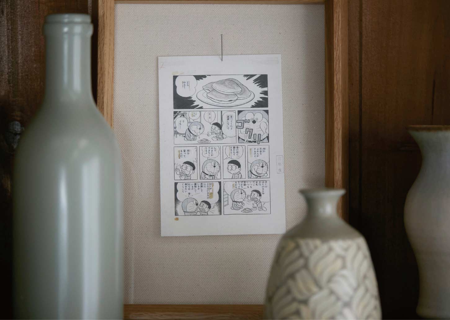 アニメのポストカードを飾った写真