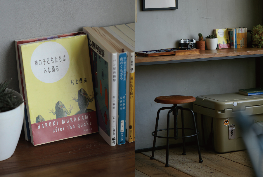 読書が趣味の男性の書斎にあるコンベックスチェア