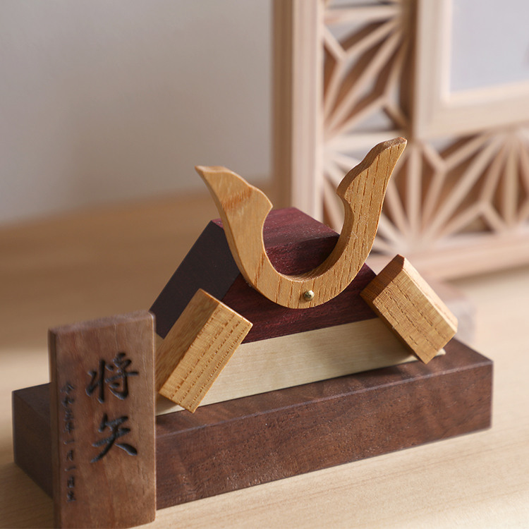 はーとぼっくす工房　木製兜飾り　鯉のぼり(桐箱付き) はーとぼっくす工房 木製兜飾り 鯉のぼり(桐箱付き) 五月人形