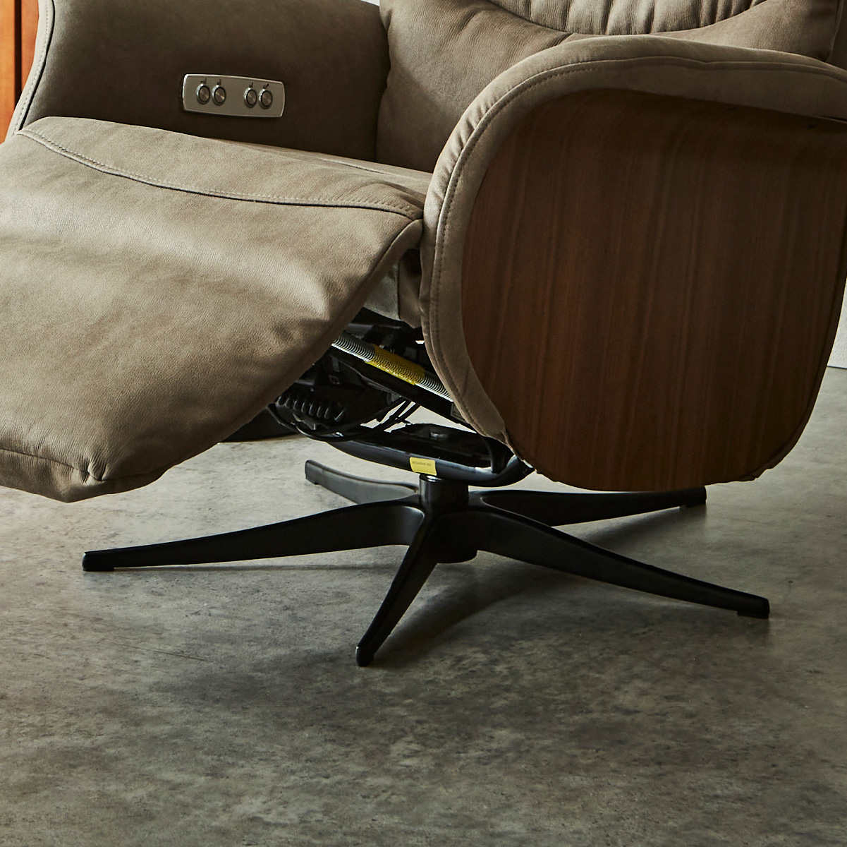 アストロ　電動パーソナルチェア　幅75cm