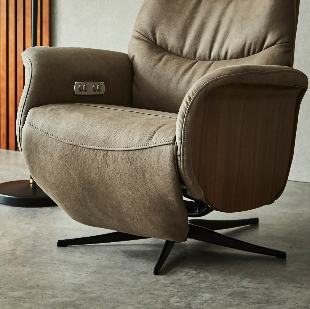 アストロ　電動パーソナルチェア　幅75cm