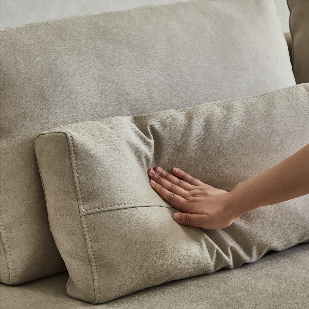 アデルーナ　2人掛けソファ　幅161cm