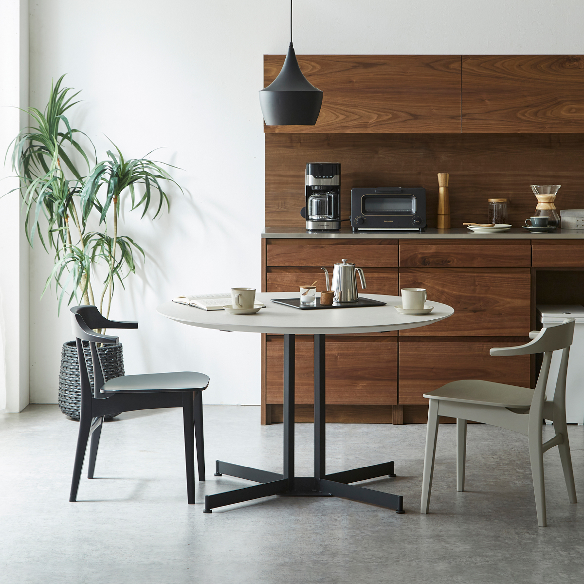 ガラム ダイニングテーブル 円形