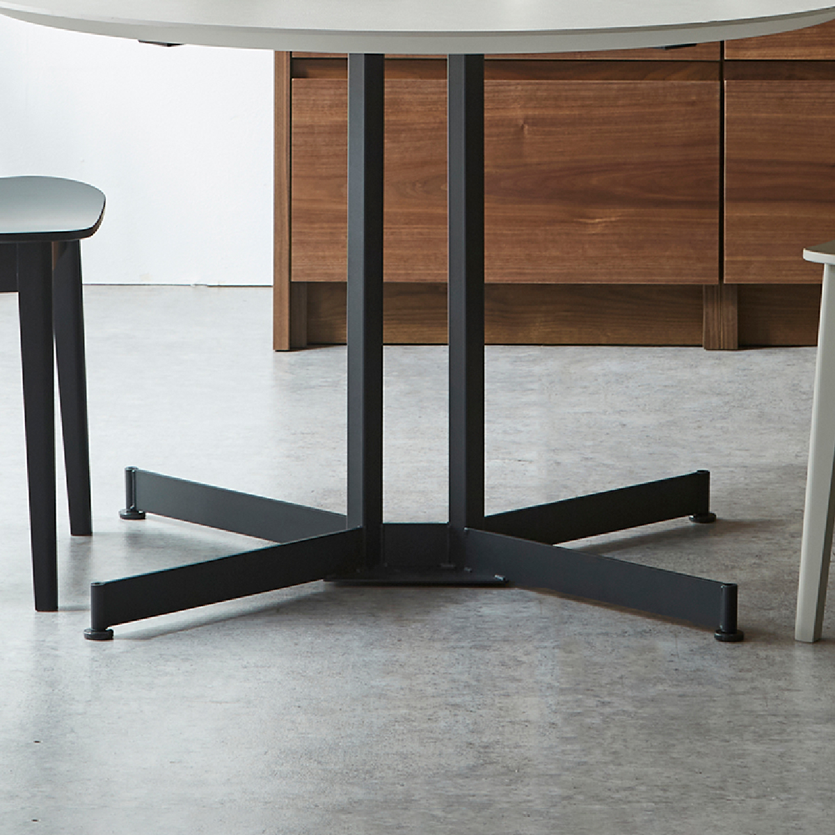 ガラム ダイニングテーブル 円形