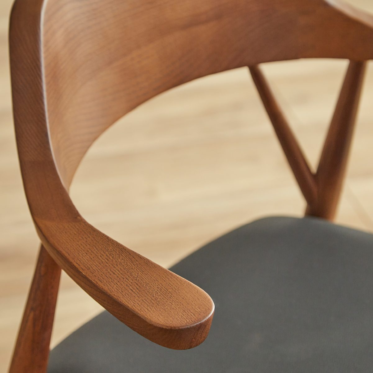 DC ロジャーⅢちょい肘 WN /座面PVC-BK (ｲﾘ2) ｜家具・インテリア通販