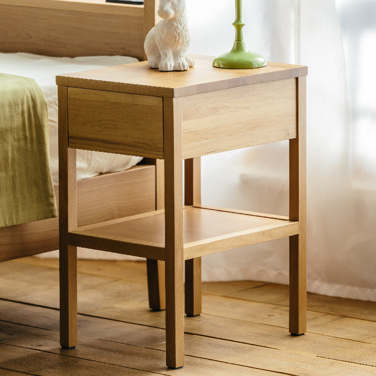 カスト ナイトテーブル