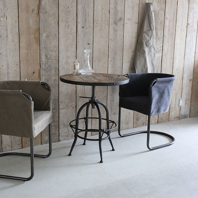 バッカス ラウンドテーブル