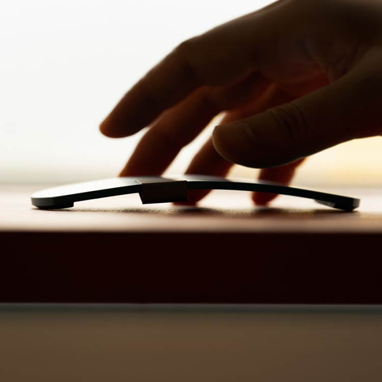 曲木の電子マネークリップ