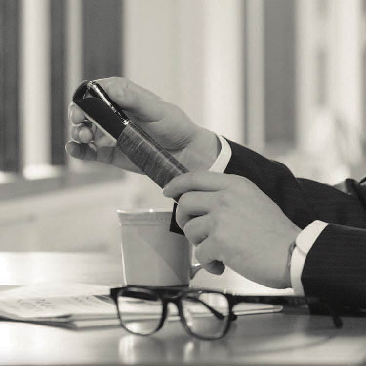 曲木の万年筆ケース　2本差し