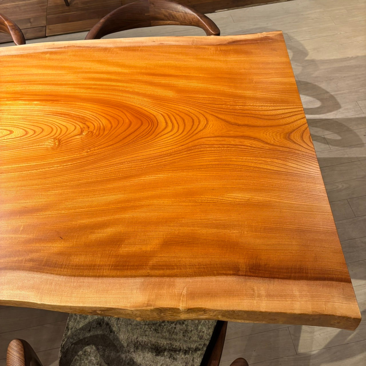 一枚板　ケヤキ / 欅(杢)　K-HN-2206-369　(W180cm)