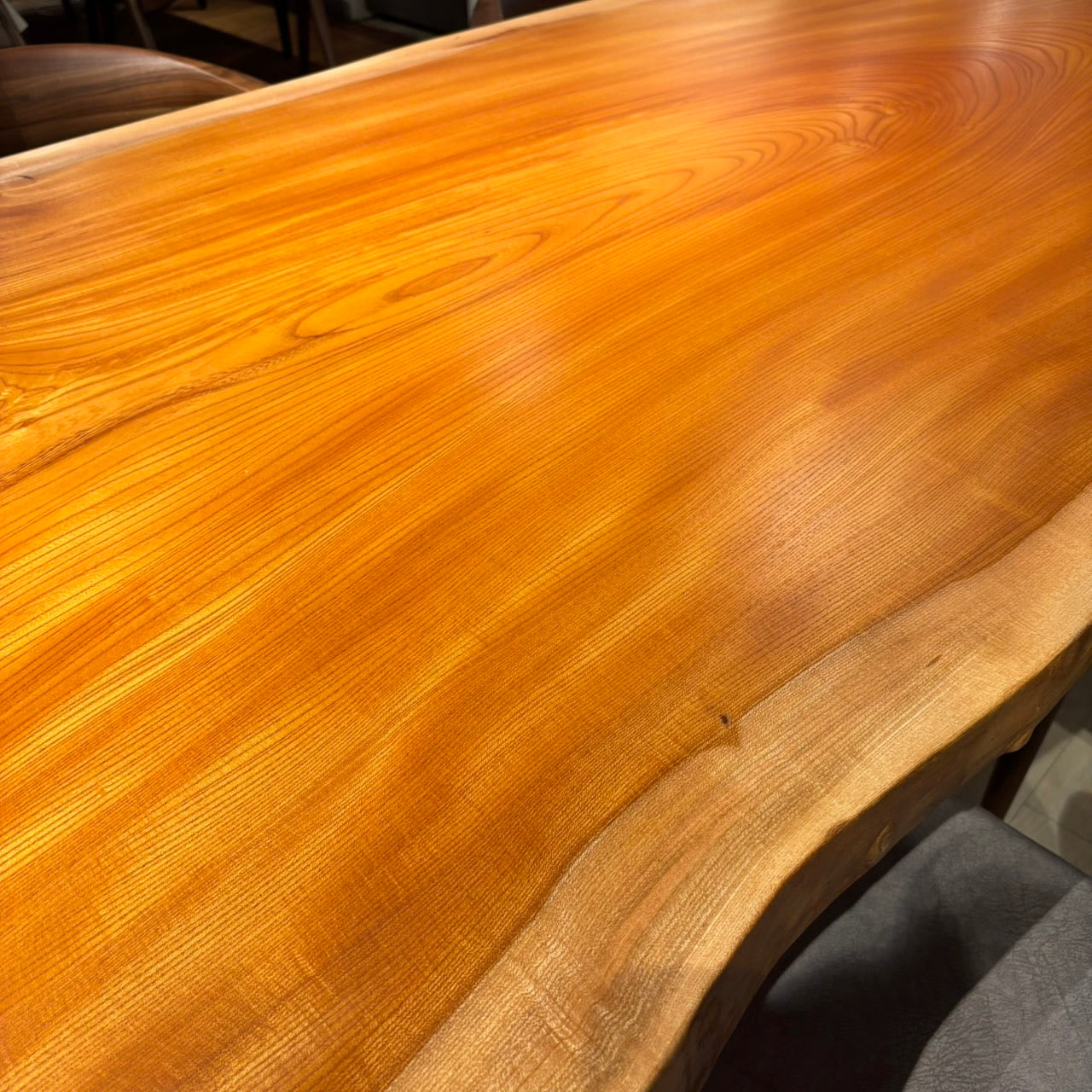 一枚板　ケヤキ / 欅(杢)　K-HN-2206-369　(W180cm)