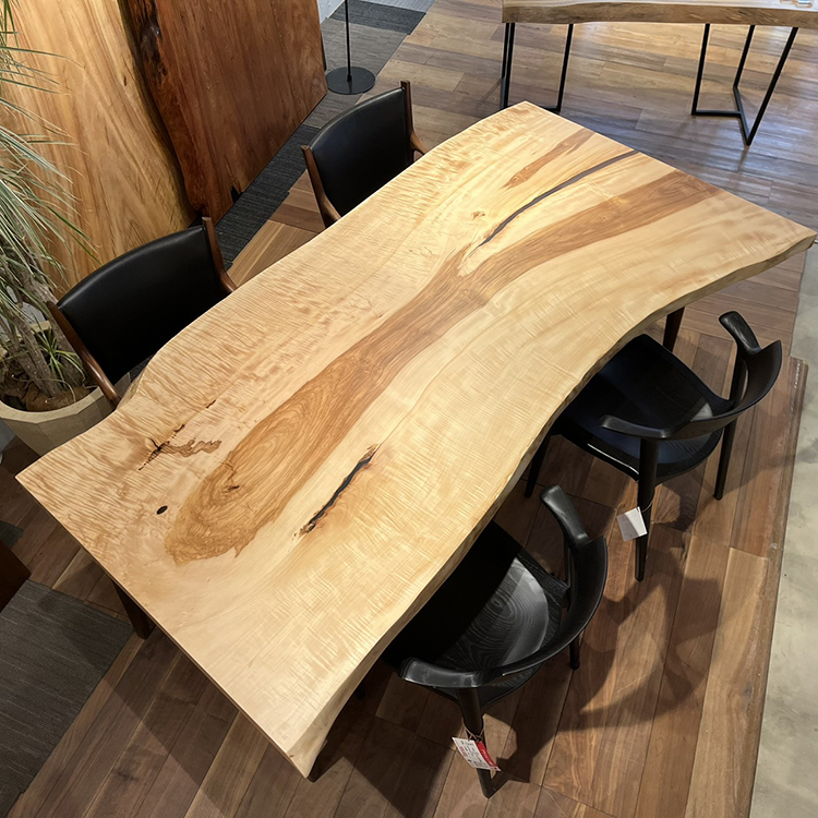 一枚板　トチ / 栃(杢)　K-GM-2210-1610　(W210cm)