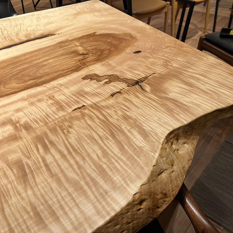 一枚板　トチ / 栃(杢)　K-GM-2210-1610　(W210cm)