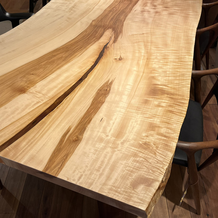 一枚板　トチ / 栃(杢)　K-GM-2210-1610　(W210cm)