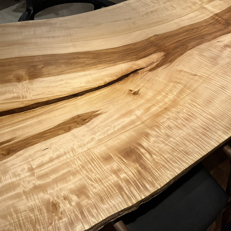 一枚板　トチ / 栃(杢)　K-GM-2210-1610　(W210cm)