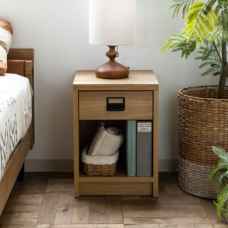 ダストン ナイトテーブル