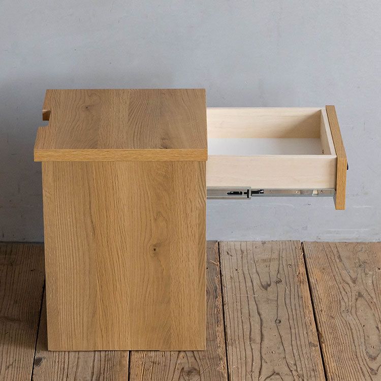 ダストン ナイトテーブル