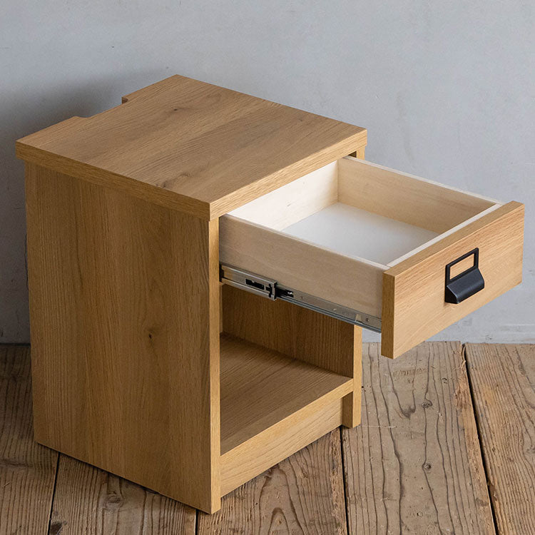 ダストン ナイトテーブル