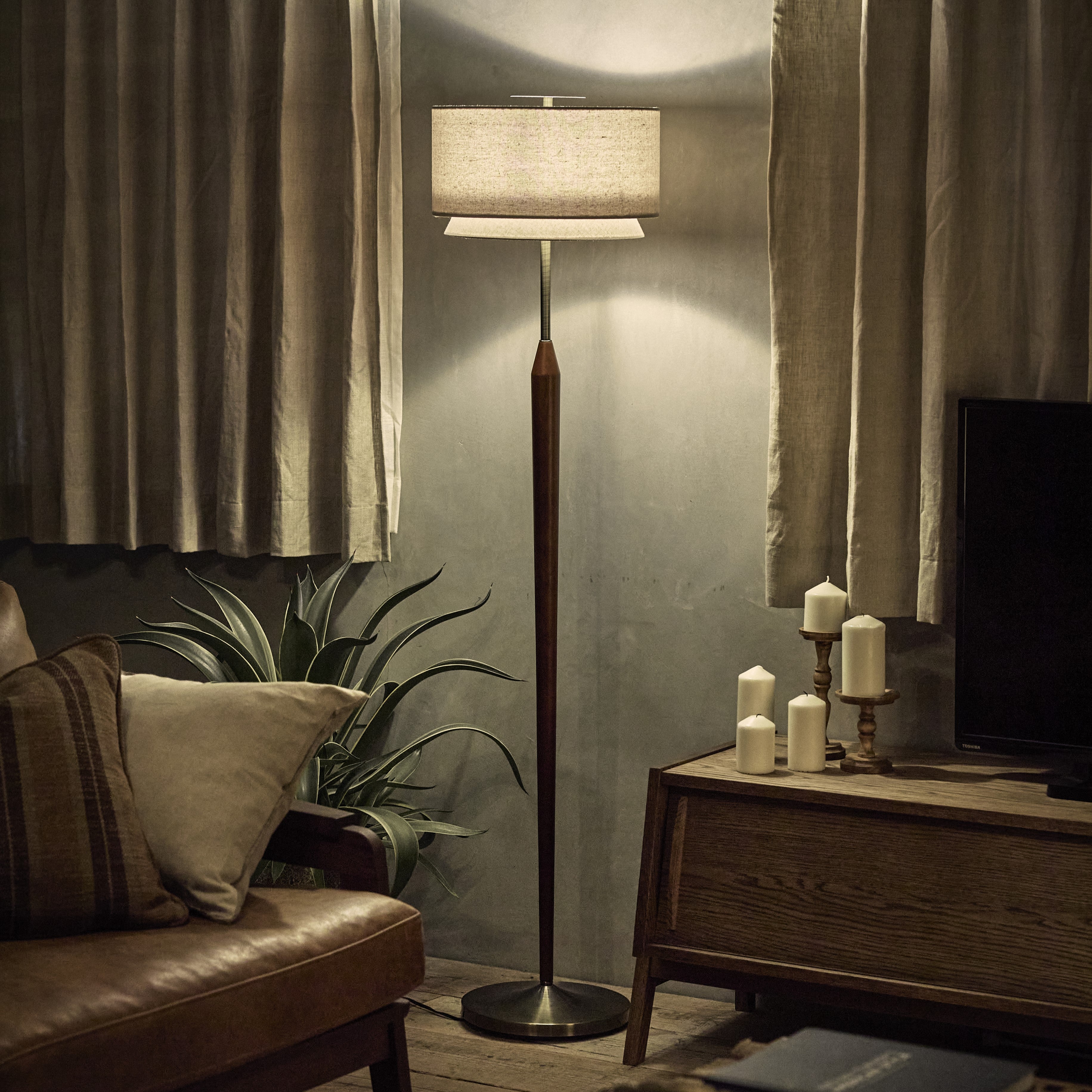 スヴァンテ フロアランプ