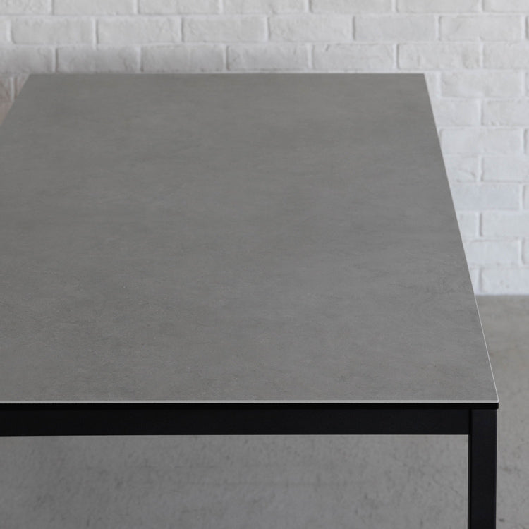 モルダ ダイニングテーブル