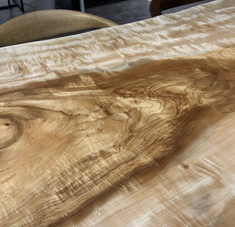 一枚板　トチ / 栃(杢)　K-HN-2303-904　(W240cm)