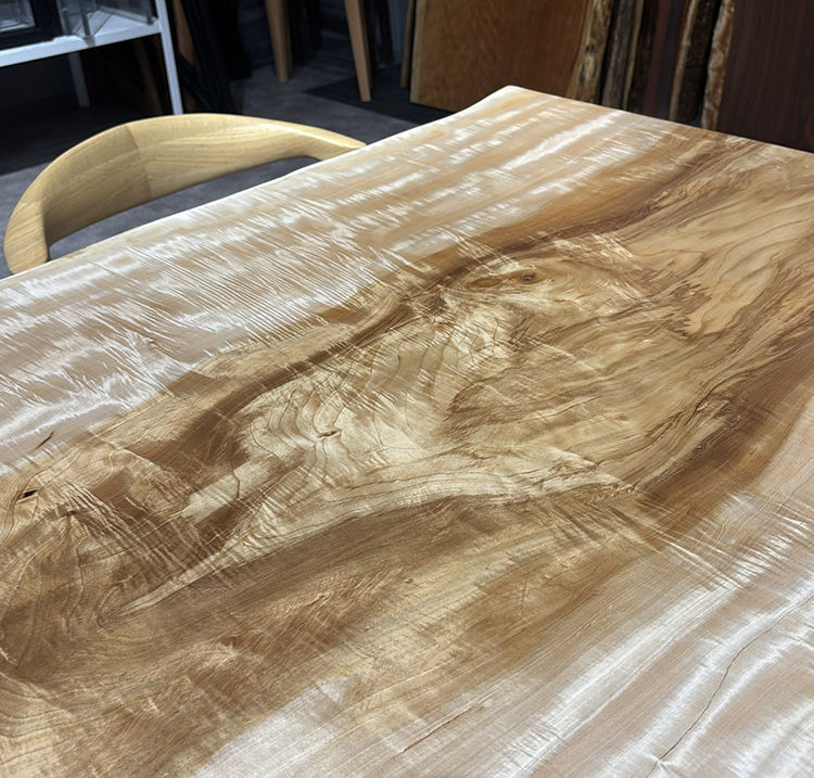 一枚板　トチ / 栃(杢)　K-HN-2303-904　(W240cm)