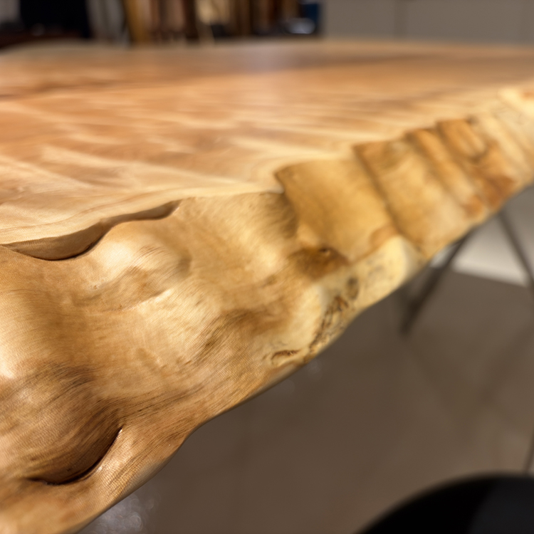 一枚板　トチ / 栃(杢)　K-HN-2304-945　(W220cm)