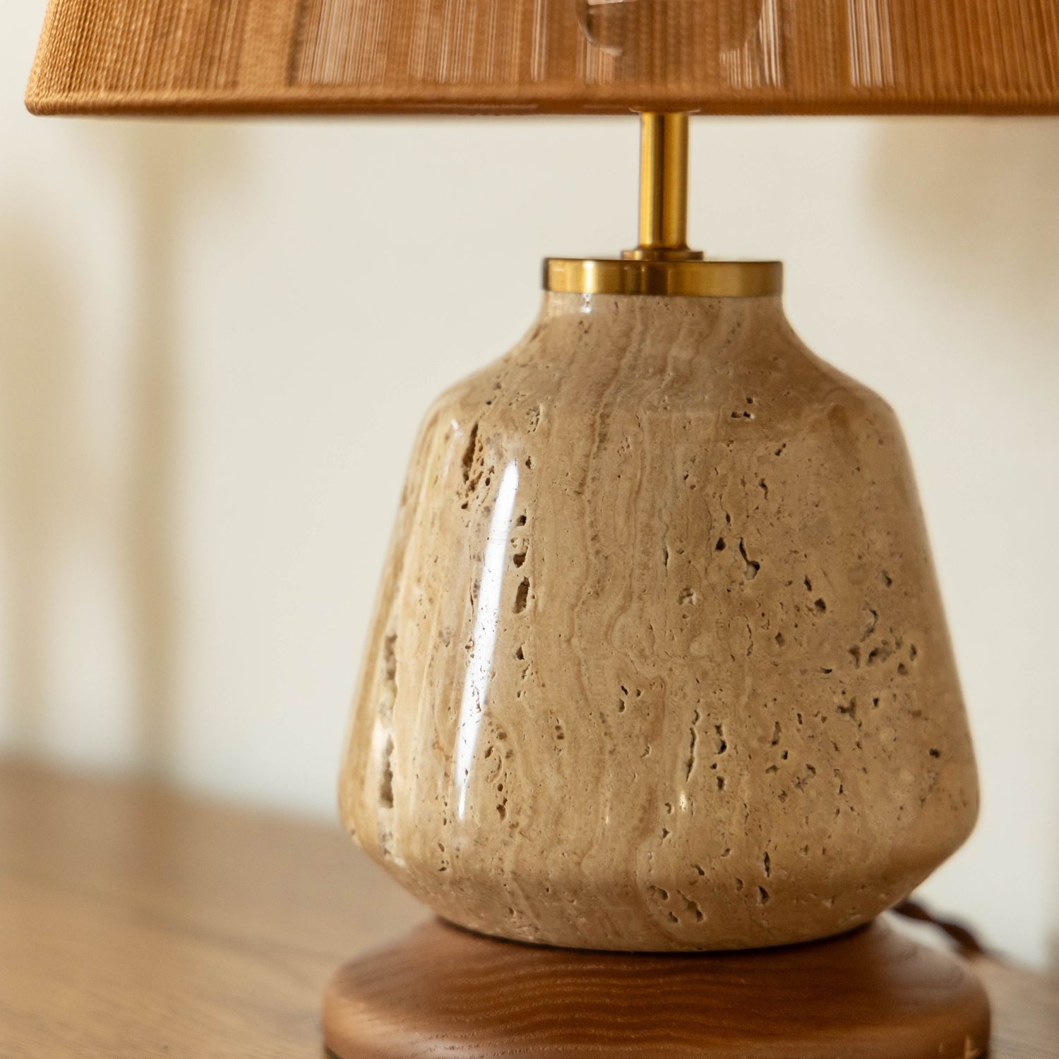 ヌオラ テーブルランプ