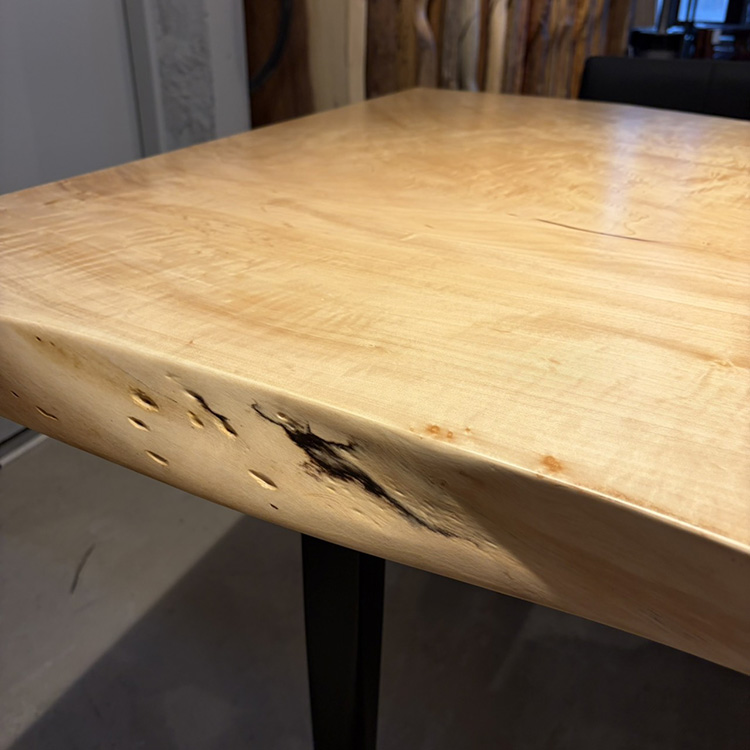 一枚板　トチ / 栃(杢)　560-4　(W220cm)
