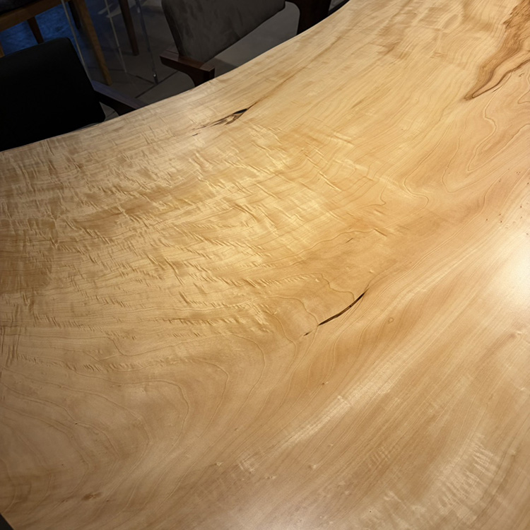 一枚板　トチ / 栃(杢)　560-4　(W220cm)