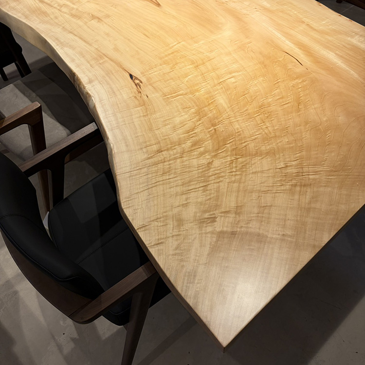 一枚板　トチ / 栃(杢)　560-4　(W220cm)