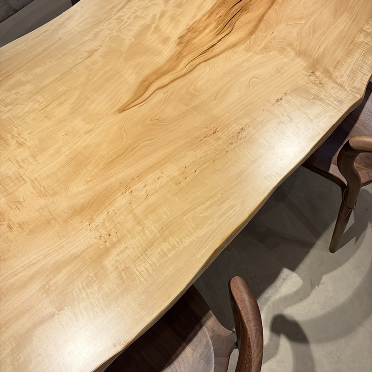 一枚板　トチ / 栃(杢)　560-4　(W220cm)