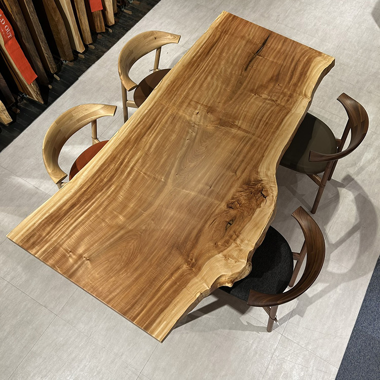 一枚板　トチ / 栃　523-26　(W200cm)