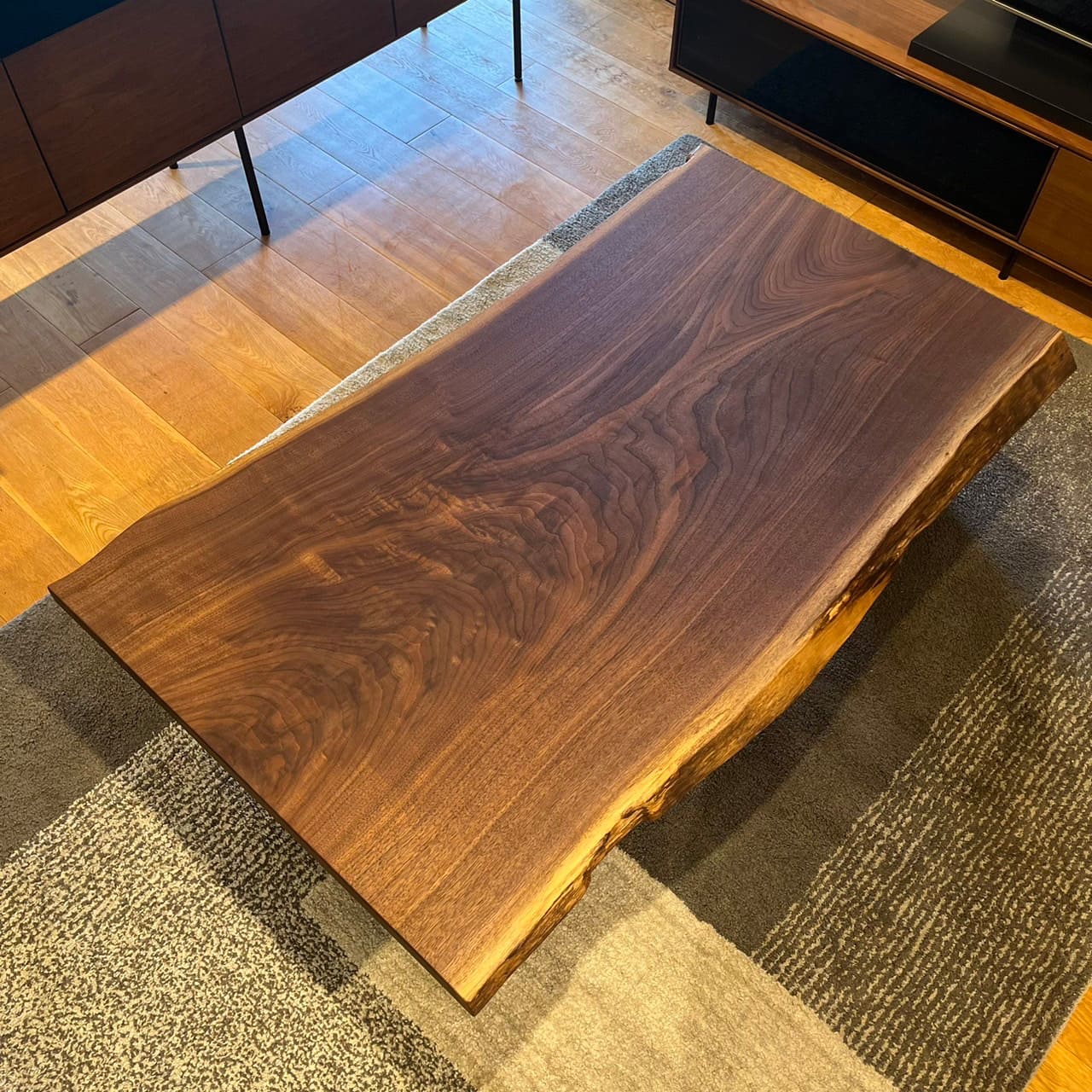 【SOLD OUT】一枚板　ウォールナット　1754末-5　(W130cm)