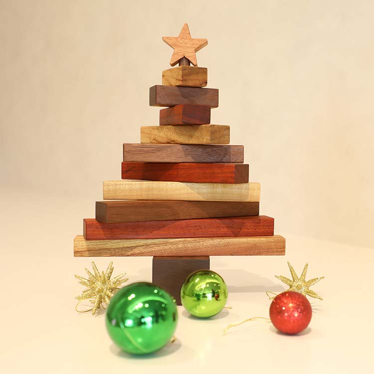 無垢のクリスマスツリー