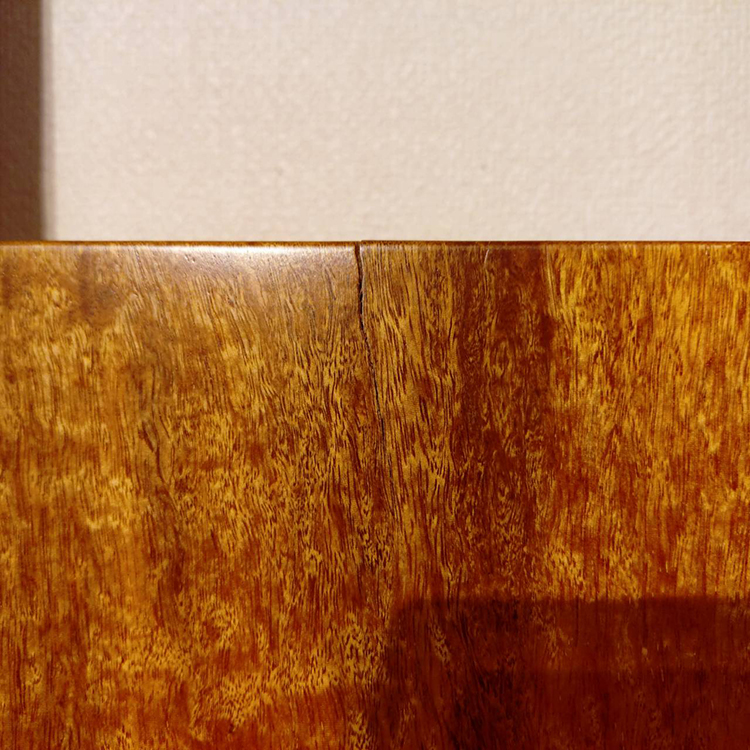 一枚板　モビンギ(杢)　K-OM-2303-346-2　(W160cm)