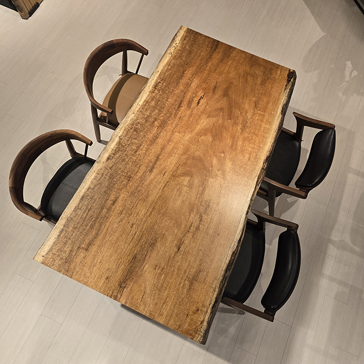 一枚板　モビンギ(杢)　K-OM-2303-346-2　(W160cm)