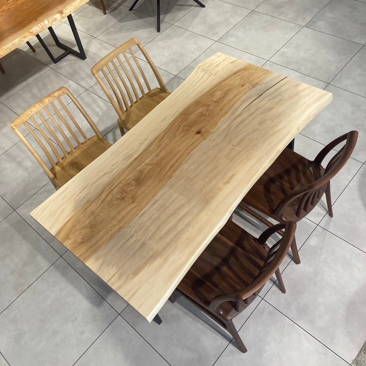 一枚板　トチ / 栃　K-HN-2204-905　(W160cm)