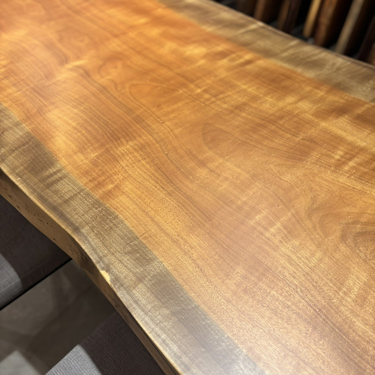 一枚板　タブ / 椨(杢)　K-GM-2303-69-2　(W160cm)