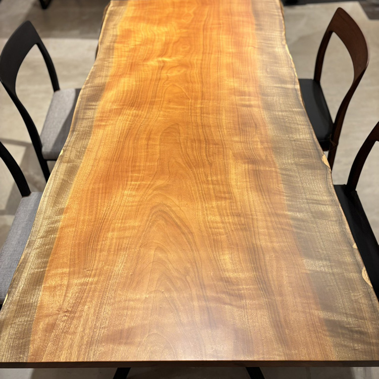 一枚板　タブ / 椨(杢)　K-GM-2303-69-2　(W160cm)