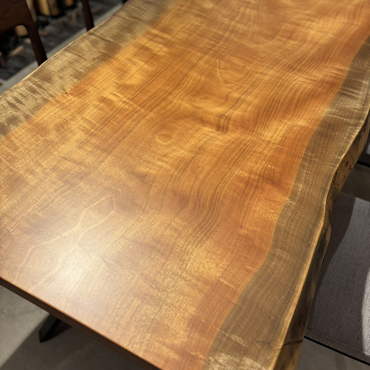 一枚板　タブ / 椨(杢)　K-GM-2303-69-2　(W160cm)