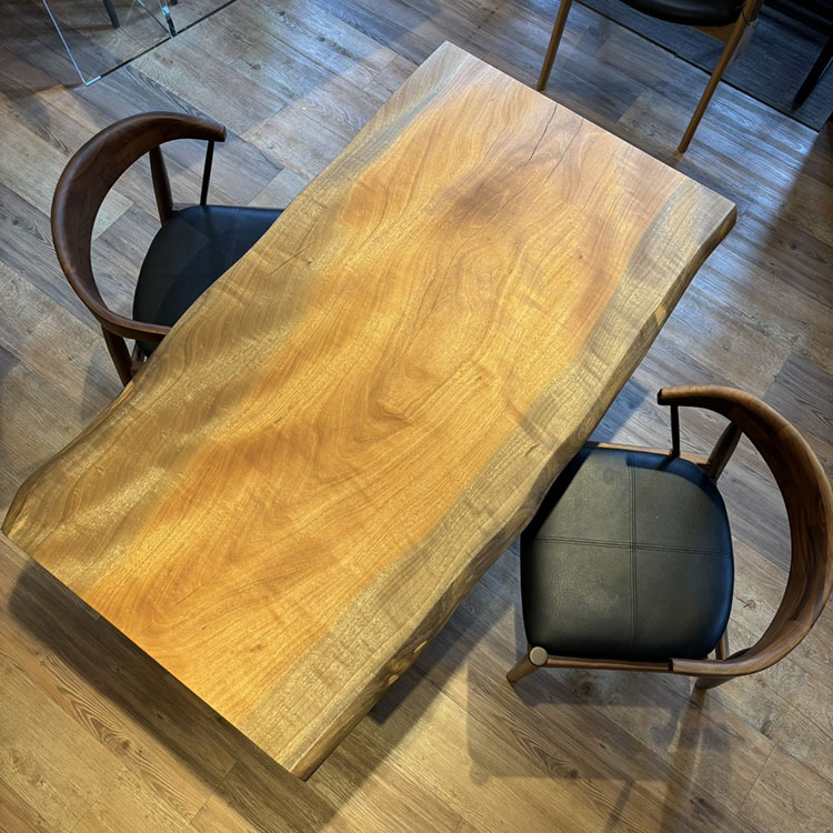 一枚板　タブ / 椨(杢)　K-GM-2303-365-2　(W130cm)