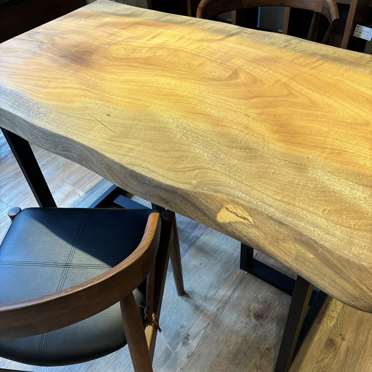 一枚板　タブ / 椨(杢)　K-GM-2303-365-2　(W130cm)