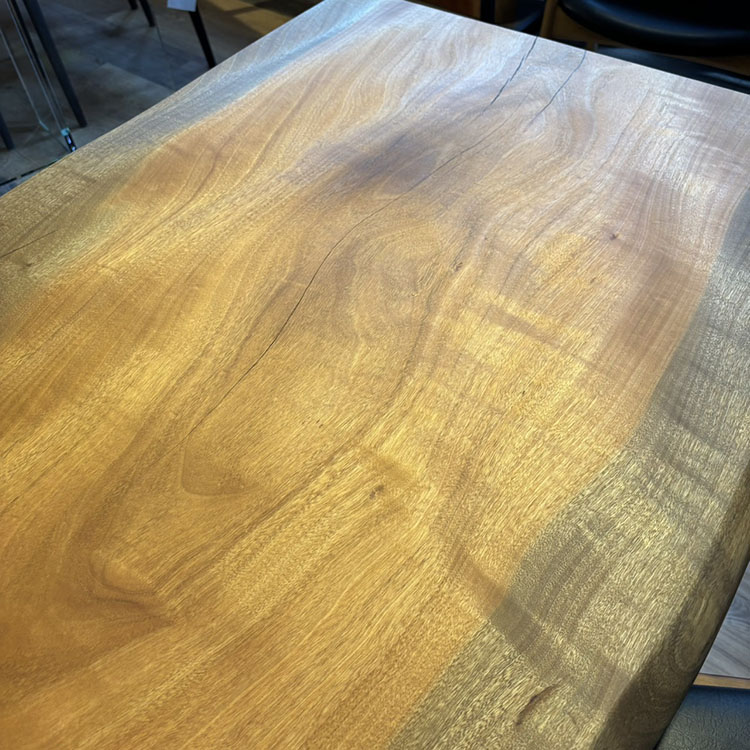 一枚板　タブ / 椨(杢)　K-GM-2303-365-2　(W130cm)