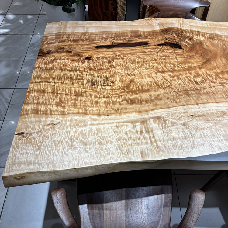 一枚板　トチ / 栃(杢)　K-CN-2106-1550　(W250cm)