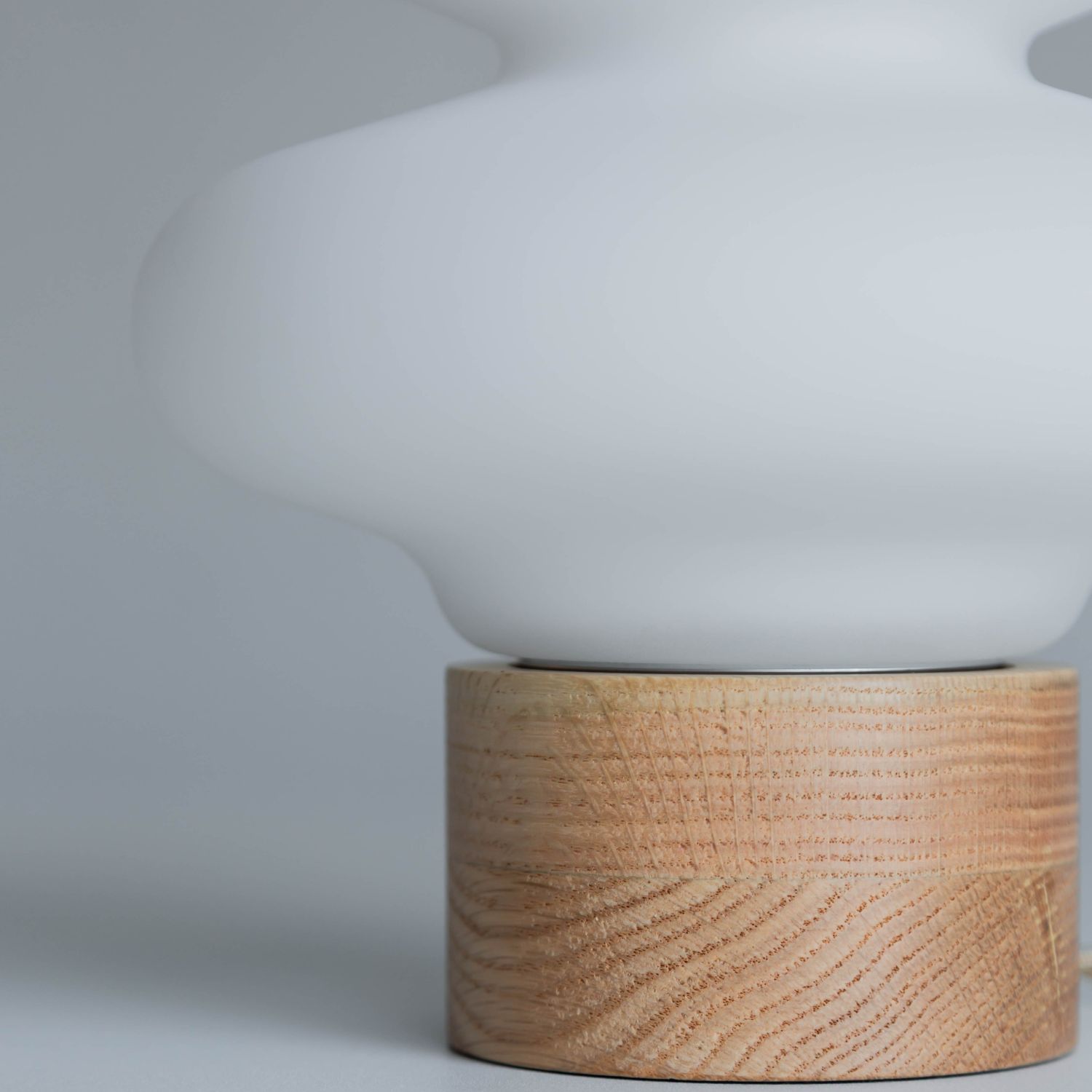 モニーク テーブルランプ